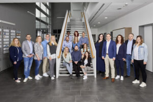 Ein Gruppenfoto des ProCarement-Teams im Gebäude des Medical Valleys.